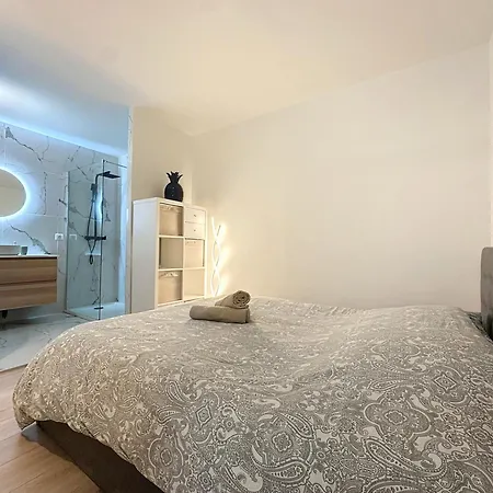 2 Pieces - Parking - Jacuzzi - Food & Drink - Апартаменти *