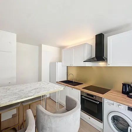 2 Pieces - Parking - Jacuzzi - Food & Drink - *