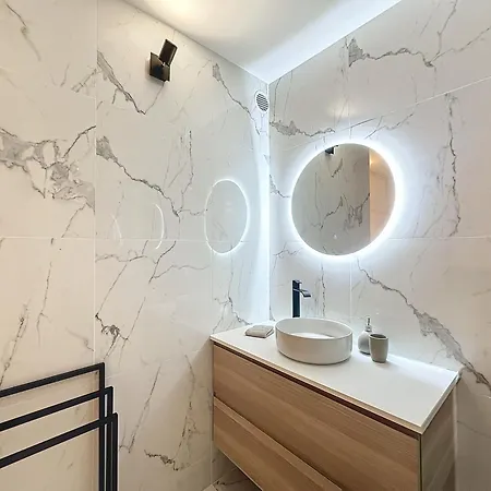 2 Pieces - Parking - Jacuzzi - Food & Drink -