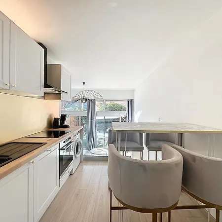 2 Pieces - Parking - Jacuzzi - Food & Drink - Lejlighed *