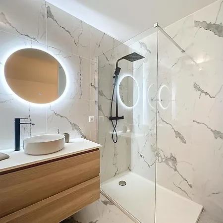 2 Pieces - Parking - Jacuzzi - Food & Drink - Lejlighed