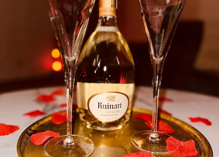 2 Pieces - Parking - Jacuzzi - Food & Drink - * マントン