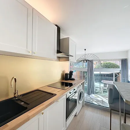 2 Pieces - Parking - Jacuzzi - Food & Drink - *