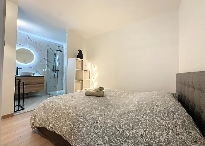 2 Pieces - Parking - Jacuzzi - Food & Drink - Apartment *