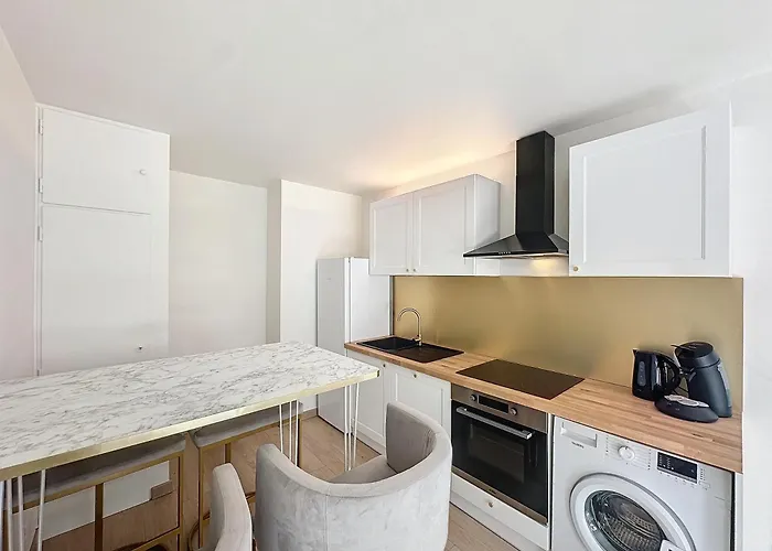 2 Pieces - Parking - Jacuzzi - Food & Drink - *