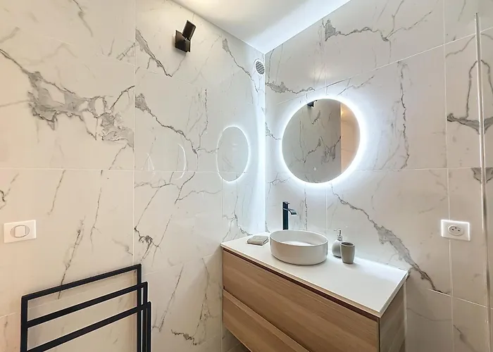 2 Pieces - Parking - Jacuzzi - Food & Drink -