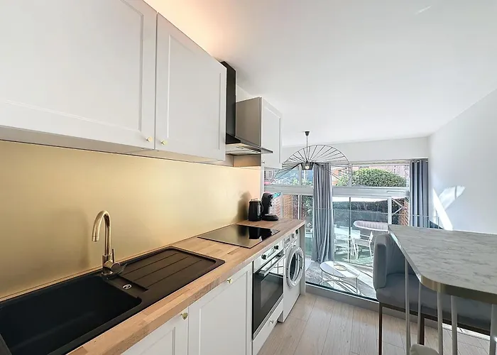 2 Pieces - Parking - Jacuzzi - Food & Drink - *